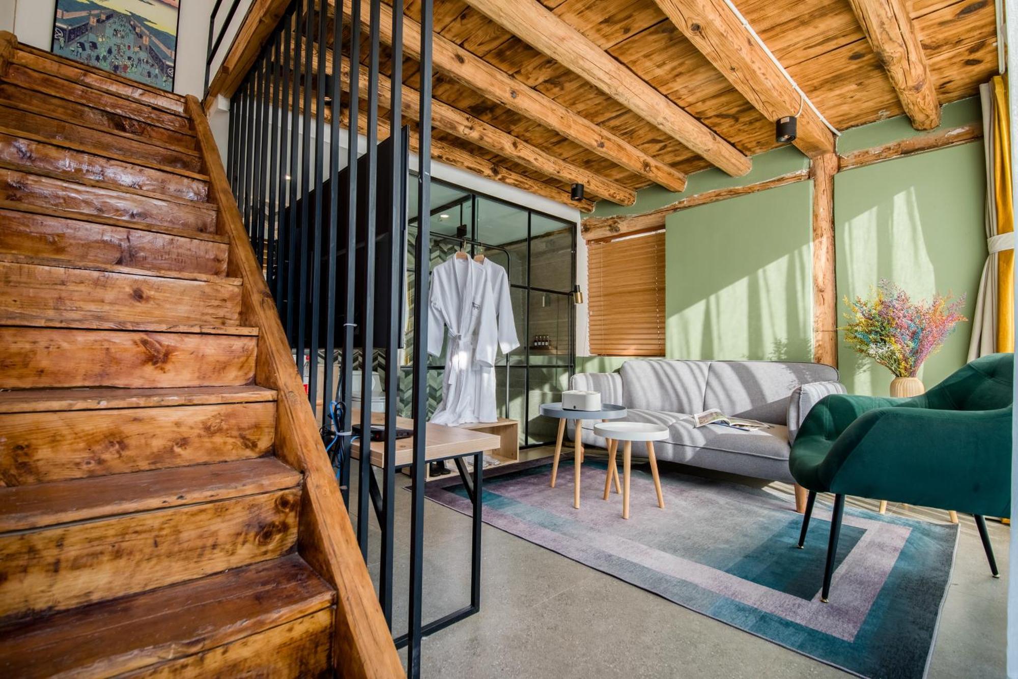 No Flowers Boutique Hostel Куньмін Екстер'єр фото